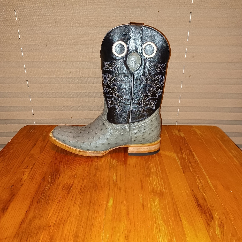 Boots - Picture 4 of 6